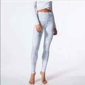Alo Yoga White Camo Leggings Xxs 